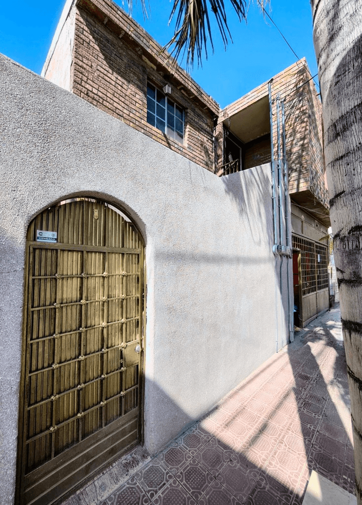 Fachada y acceso — Orbe Inmobiliaria